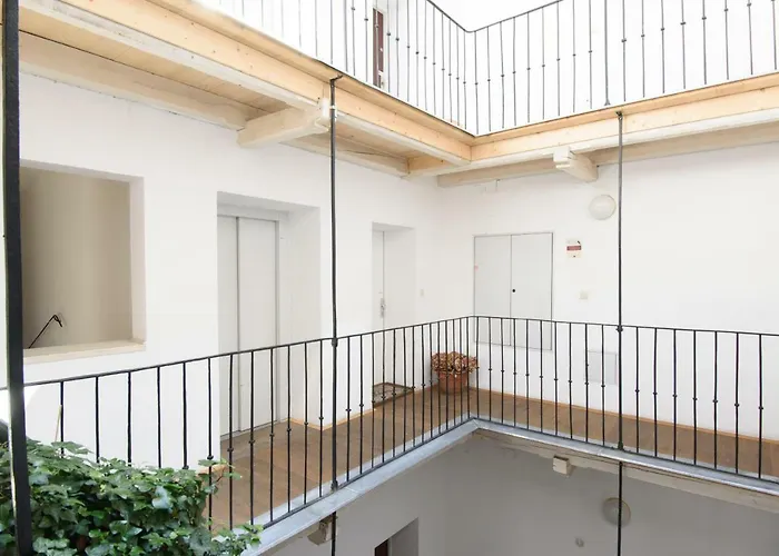 Design - Centrally Located Apartment *