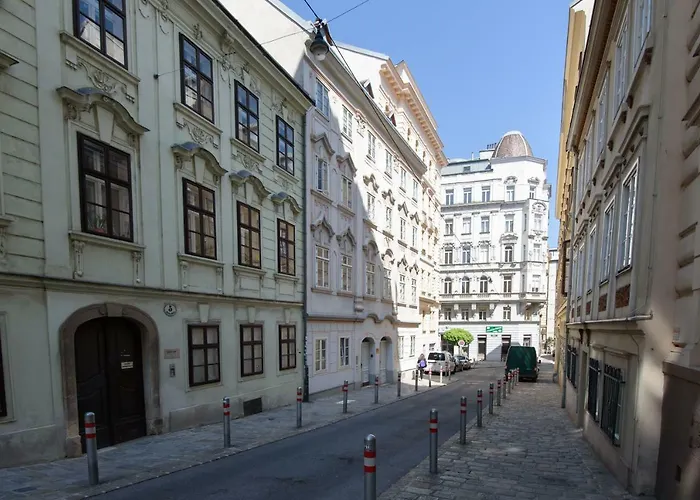 Design - Centrally Located Apartment *