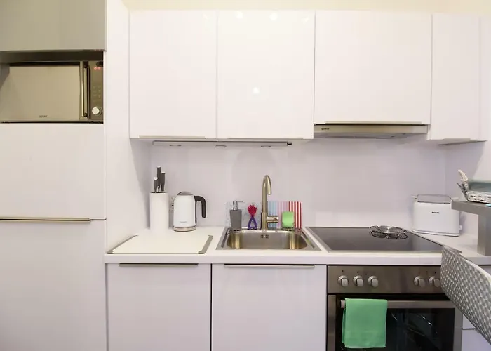 Design - Centrally Located Apartment *