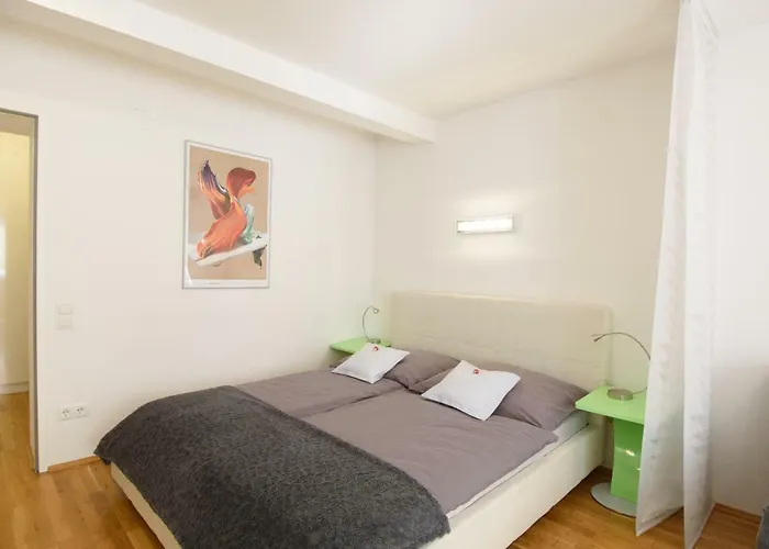 Apartment Design - Centrally Located *